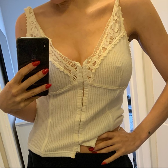 Gorgeous white lace top - Picture 4 of 6